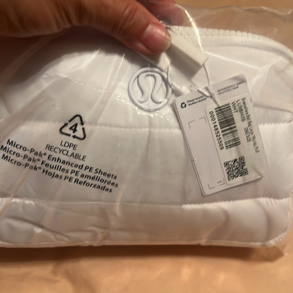 NEW White Lululemon Puffy Belt Bag - Picture 5 of 6